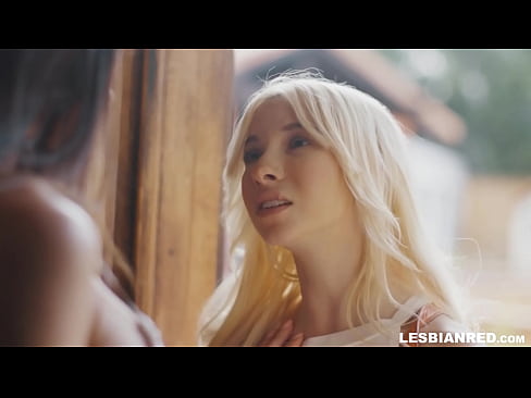 ❤️ D'Meedche kënnt e puer Méint méi spéit heem a schléisst op d'Stiefmamm hir Muschi iessen ❤ Porno op Porno lb.verhentai.ru