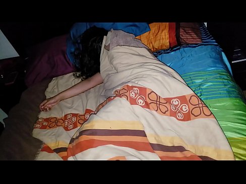 ❤️ Stiefson beréiert seng jonk Stéifmamm wärend hatt schléift. ❤ Porno op Porno lb.verhentai.ru